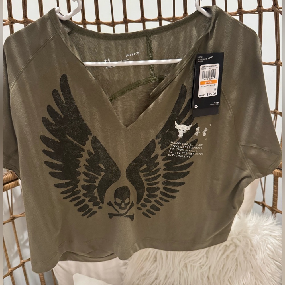 THE ROCK Under Armour Olive Green Winged Skull V-Neck Crop Top